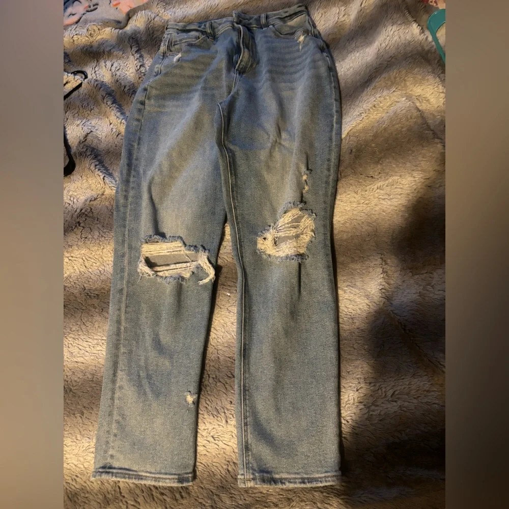 American Eagle Outfitters Ripped curvy mom Jeans - Picture 1 of 5